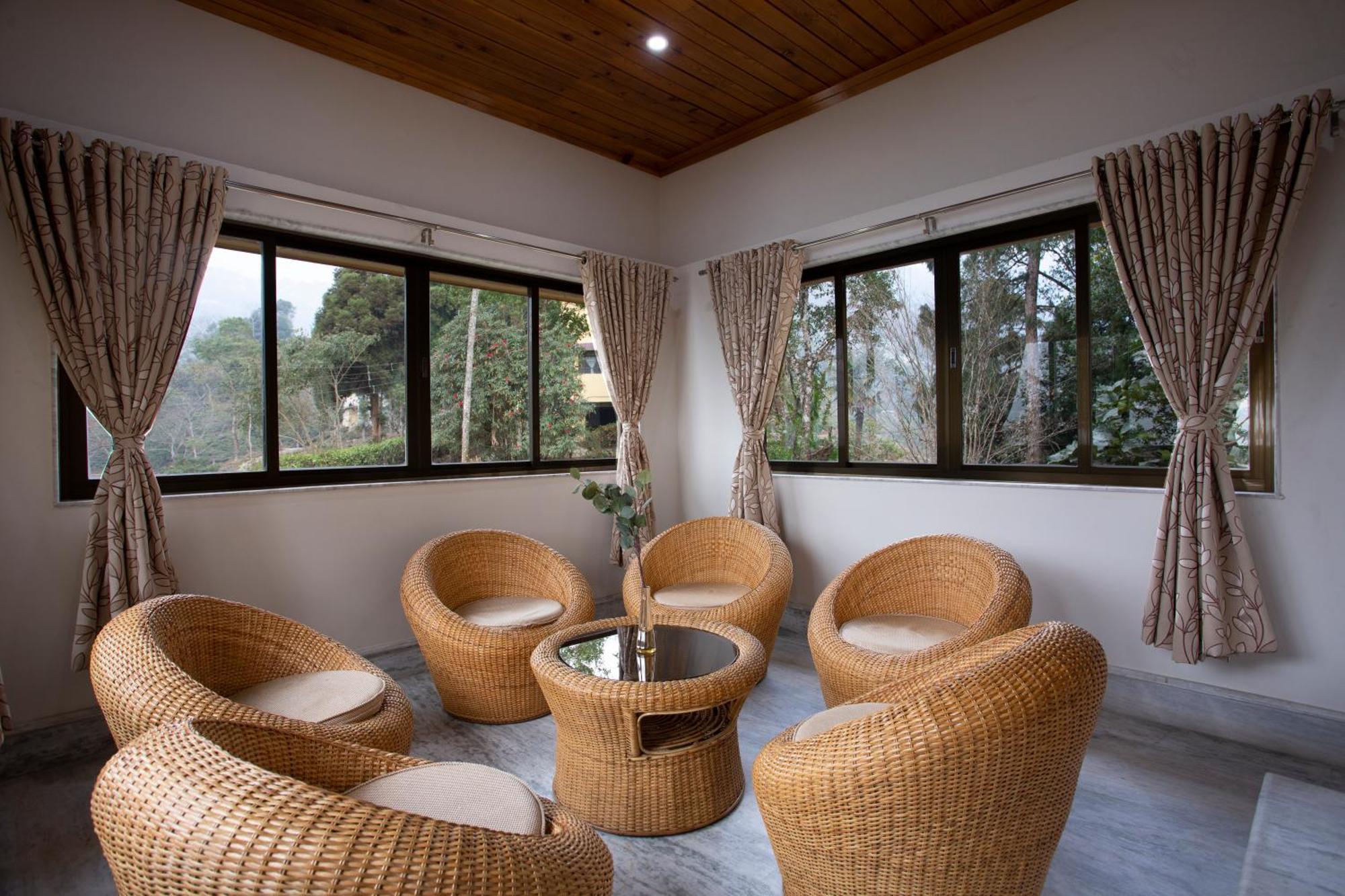 Stayvista's Tree Tops & Tea Trails: Mountain-View Villa in Tea Plantation Darjeeling  Exterior photo